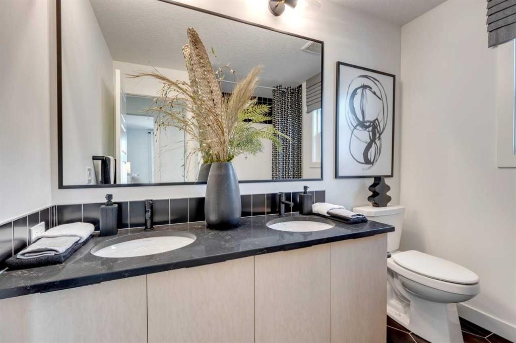 9 Amblefield View Nw, Calgary, AB - Indoor Photo Showing Bathroom