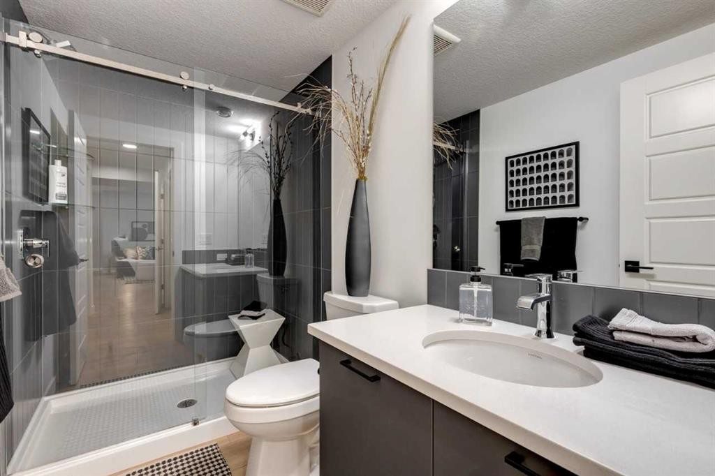 9 Amblefield View Nw, Calgary, AB - Indoor Photo Showing Bathroom