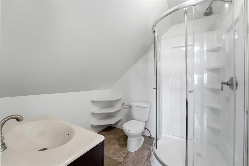 5713 57 Avenue, Red Deer, AB - Indoor Photo Showing Bathroom