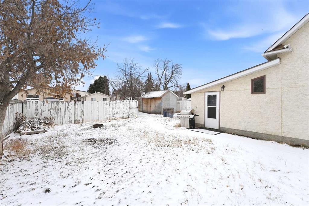 5713 57 Avenue, Red Deer, AB - Outdoor