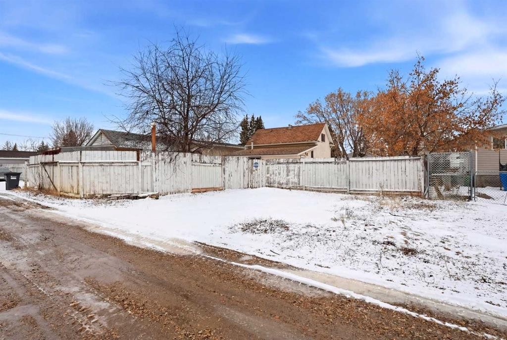 5713 57 Avenue, Red Deer, AB - Outdoor