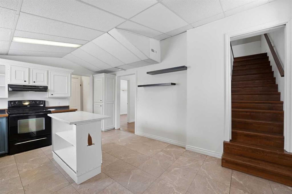 5713 57 Avenue, Red Deer, AB - Indoor Photo Showing Kitchen