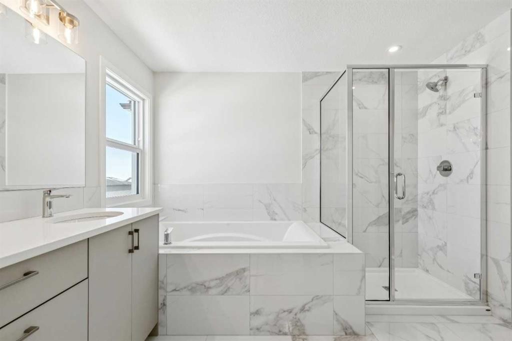 38 Annette Green Nw, Calgary, AB - Indoor Photo Showing Bathroom