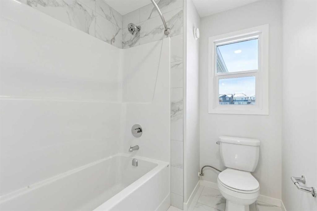 38 Annette Green Nw, Calgary, AB - Indoor Photo Showing Bathroom