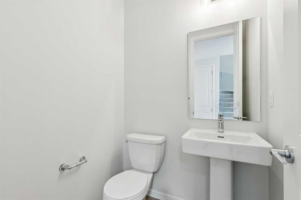38 Annette Green Nw, Calgary, AB - Indoor Photo Showing Bathroom