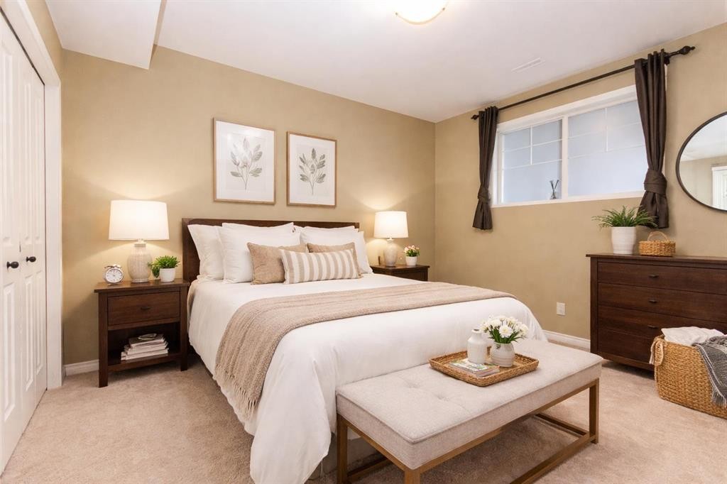 114 Redwood Boulevard, Springbrook, AB - Indoor Photo Showing Bedroom