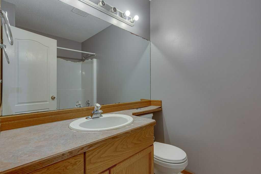 68 Herder Drive, Sylvan Lake, AB - Indoor Photo Showing Bathroom