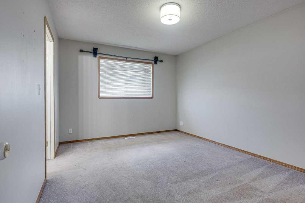 68 Herder Drive, Sylvan Lake, AB - Indoor Photo Showing Other Room