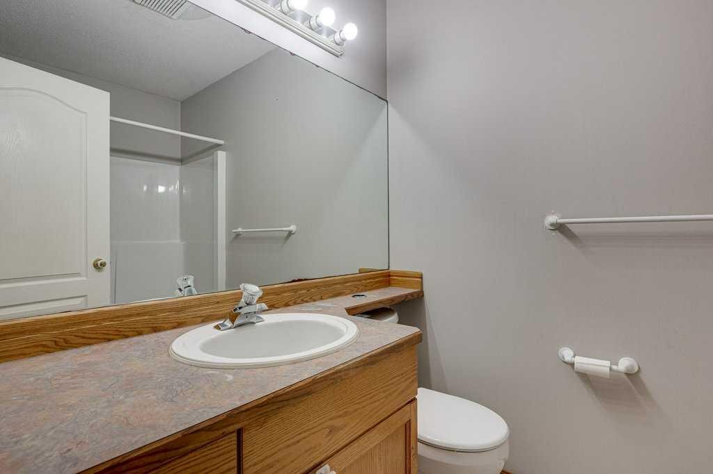 68 Herder Drive, Sylvan Lake, AB - Indoor Photo Showing Bathroom