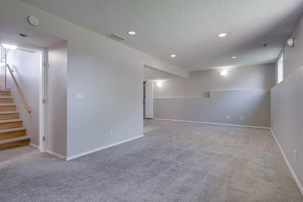 68 Herder Drive, Sylvan Lake, AB - Indoor Photo Showing Other Room