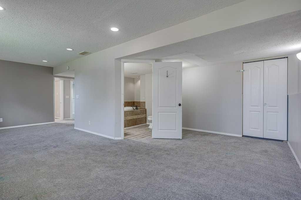 68 Herder Drive, Sylvan Lake, AB - Indoor Photo Showing Other Room