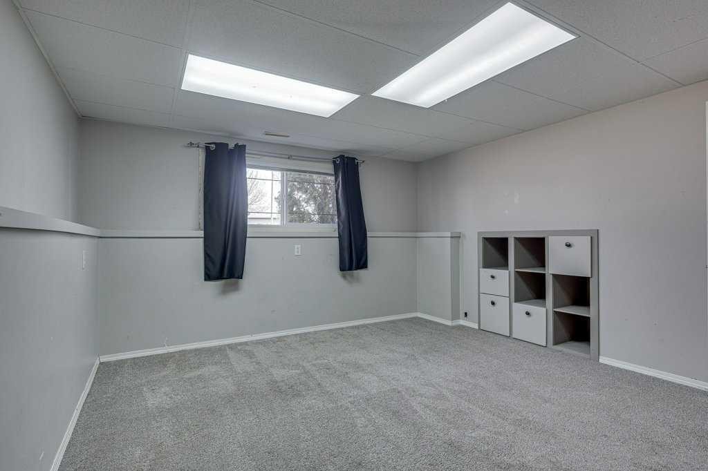 68 Herder Drive, Sylvan Lake, AB - Indoor Photo Showing Other Room