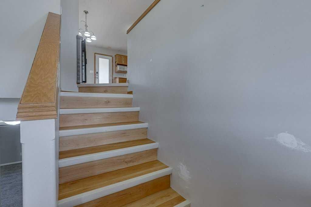 68 Herder Drive, Sylvan Lake, AB - Indoor Photo Showing Other Room