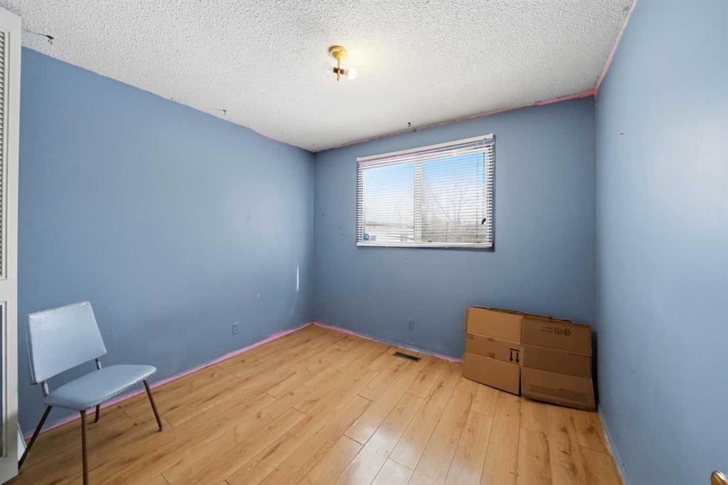 21 Wallace Close, Red Deer, AB - Indoor Photo Showing Other Room