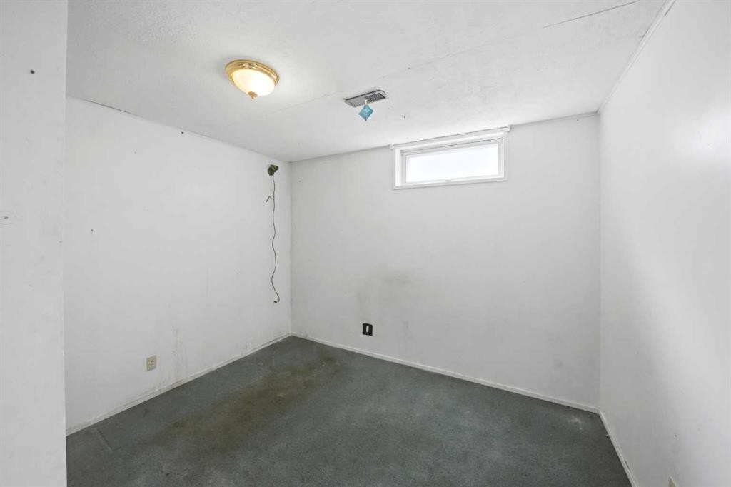 21 Wallace Close, Red Deer, AB - Indoor