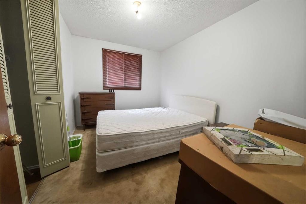 21 Wallace Close, Red Deer, AB - Indoor Photo Showing Bedroom