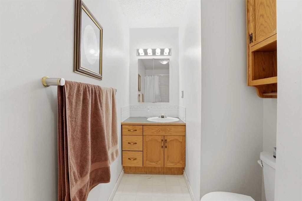 69 Wright Avenue, Red Deer, AB - Indoor Photo Showing Bathroom