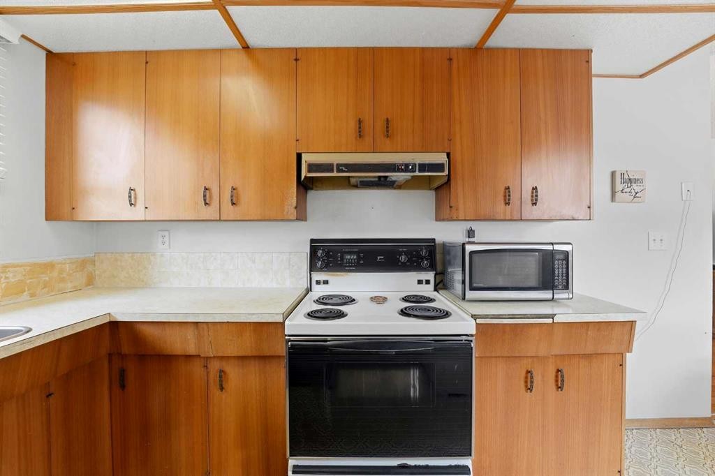69 Wright Avenue, Red Deer, AB - Indoor Photo Showing Kitchen