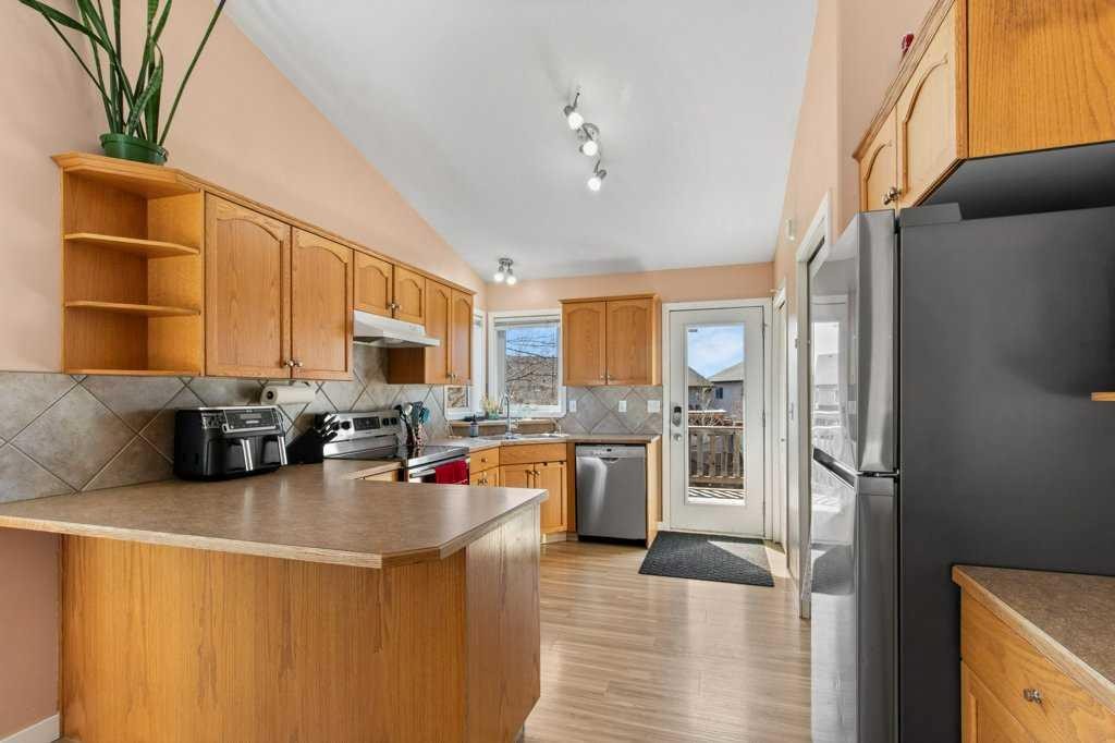 12 Hansen Close, Sylvan Lake, AB - Indoor Photo Showing Kitchen