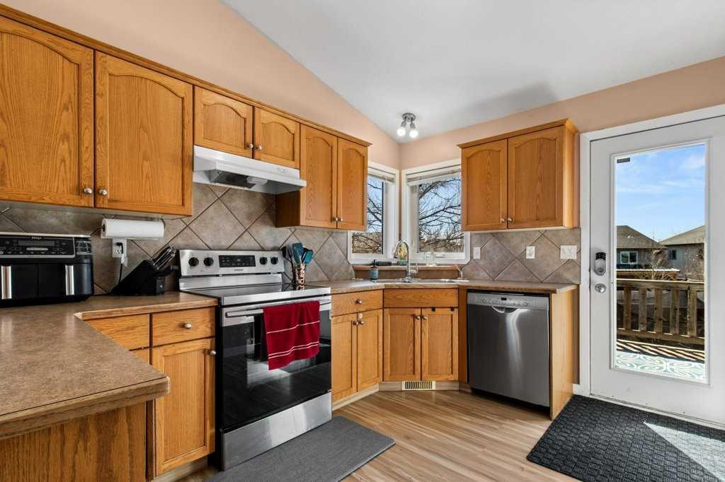 12 Hansen Close, Sylvan Lake, AB - Indoor Photo Showing Kitchen