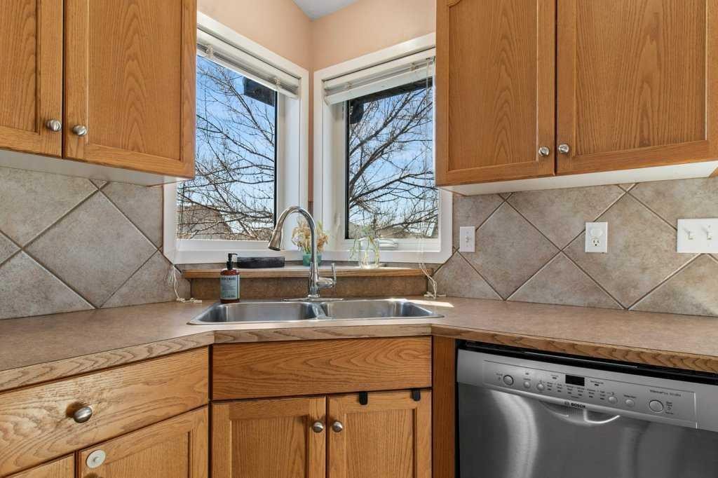 12 Hansen Close, Sylvan Lake, AB - Indoor Photo Showing Kitchen With Double Sink