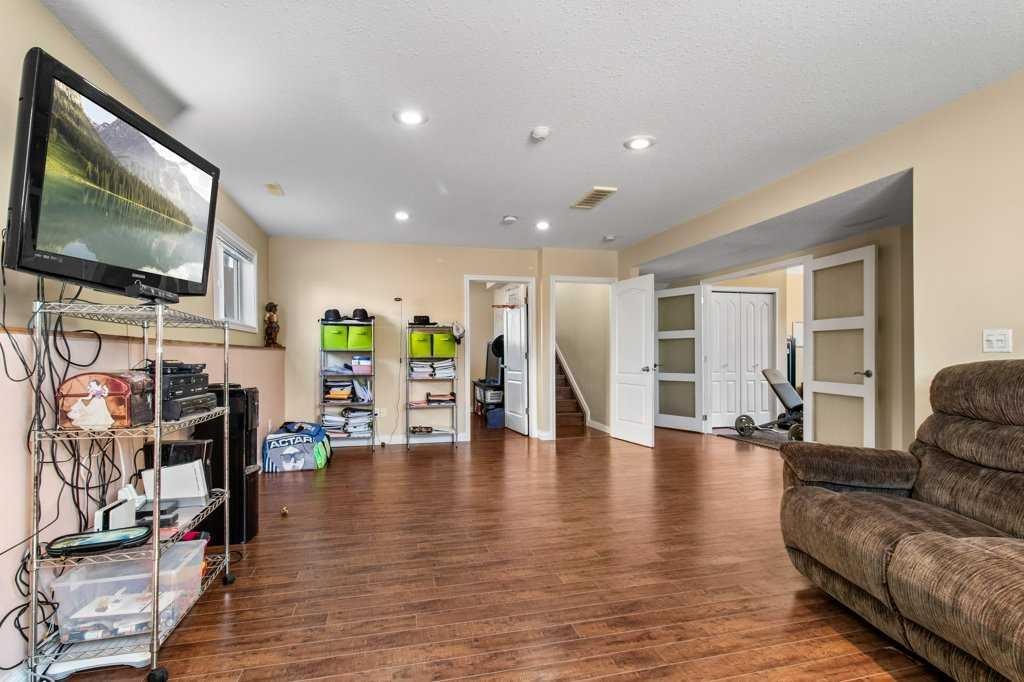 12 Hansen Close, Sylvan Lake, AB - Indoor Photo Showing Living Room