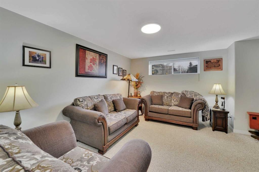 47 Abel Close, Red Deer, AB - Indoor Photo Showing Living Room