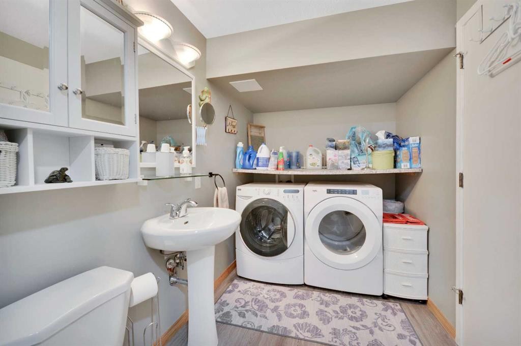 47 Abel Close, Red Deer, AB - Indoor Photo Showing Laundry Room
