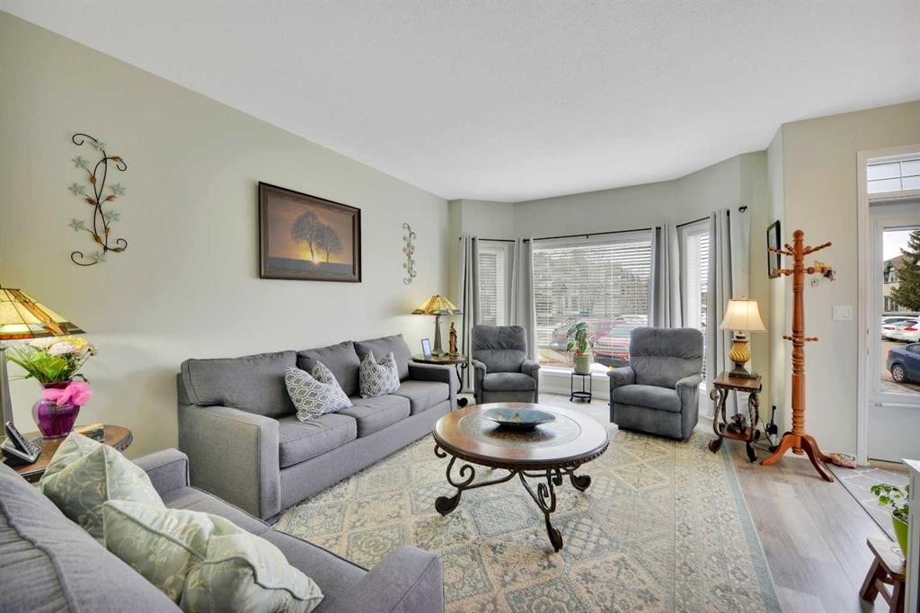 47 Abel Close, Red Deer, AB - Indoor Photo Showing Living Room