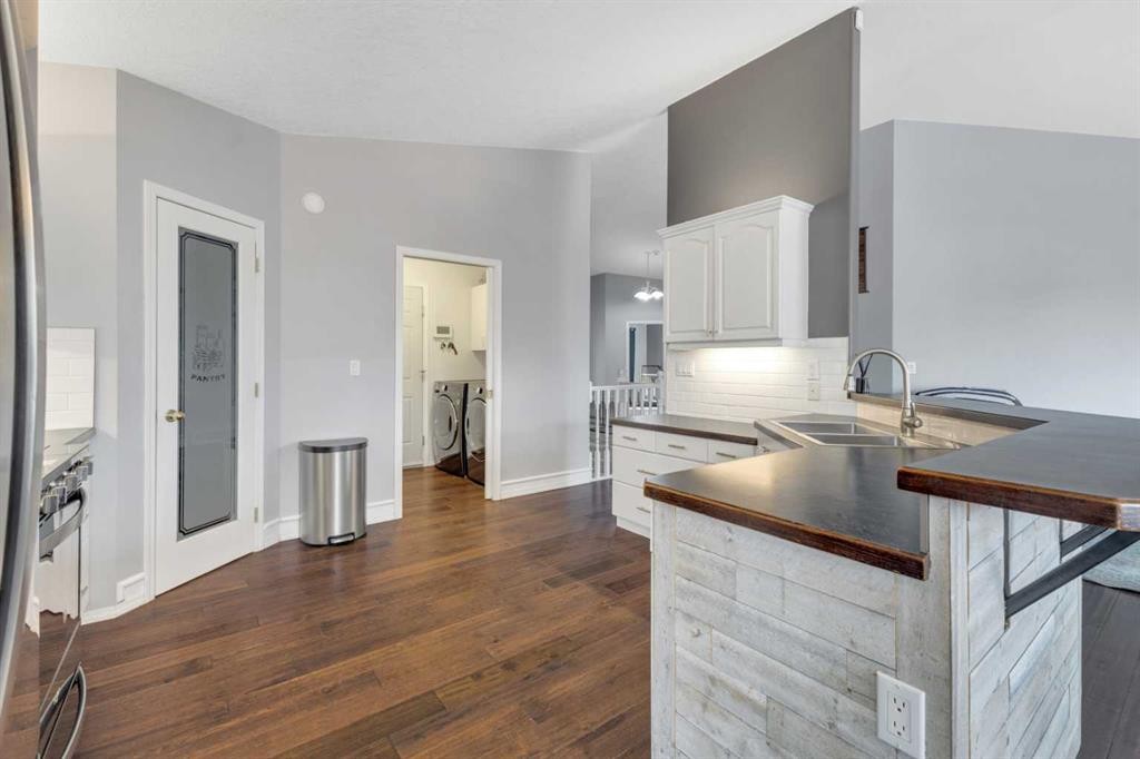 5508 49 Avenue, Alix, AB - Indoor Photo Showing Kitchen