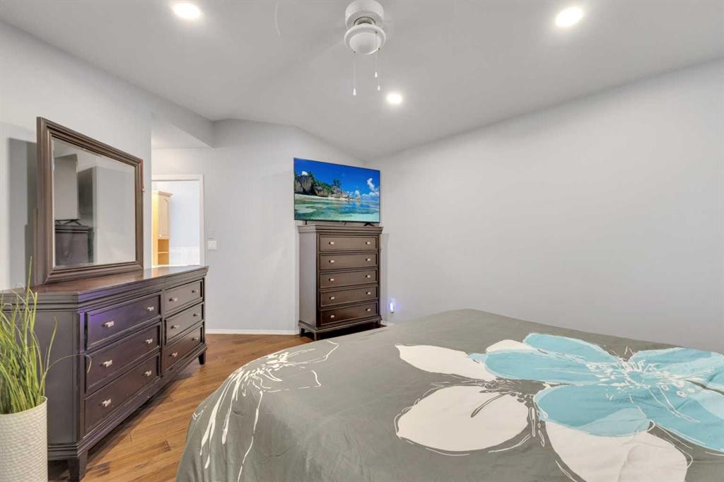 5508 49 Avenue, Alix, AB - Indoor Photo Showing Bedroom