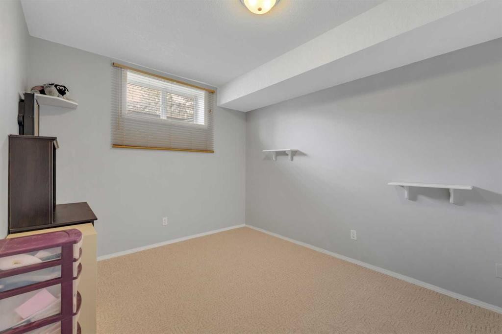 5508 49 Avenue, Alix, AB - Indoor Photo Showing Other Room