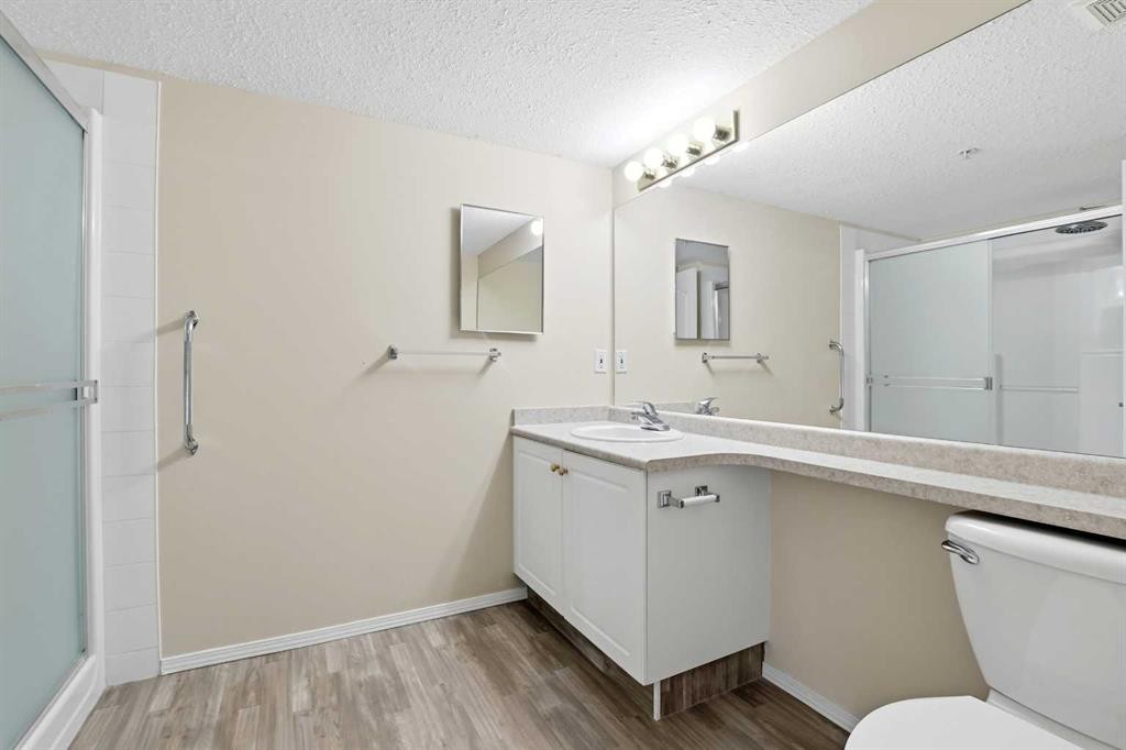 215-56 Carroll Crescent, Red Deer, AB - Indoor Photo Showing Bathroom