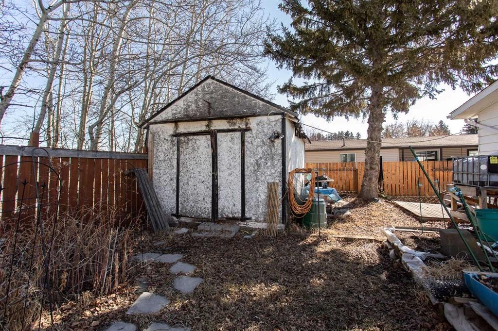 18 Hearthstone Drive, Lacombe, AB - Outdoor