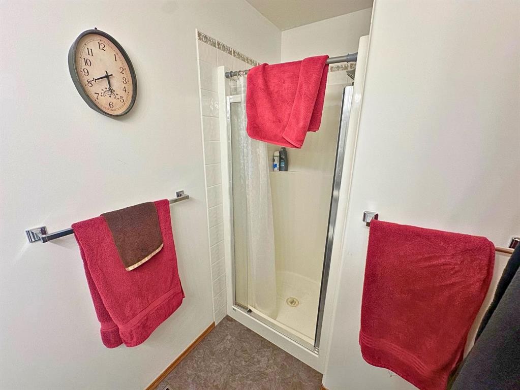 2 Dalton Close, Red Deer, AB - Indoor Photo Showing Bathroom