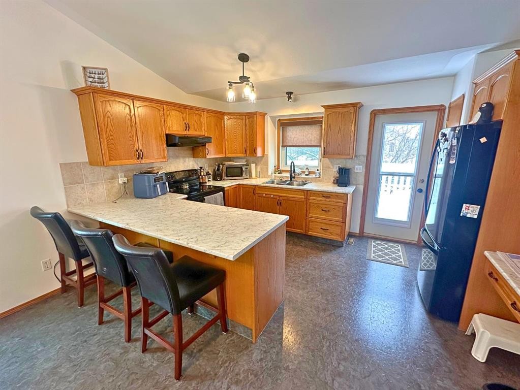 2 Dalton Close, Red Deer, AB - Indoor Photo Showing Kitchen With Double Sink