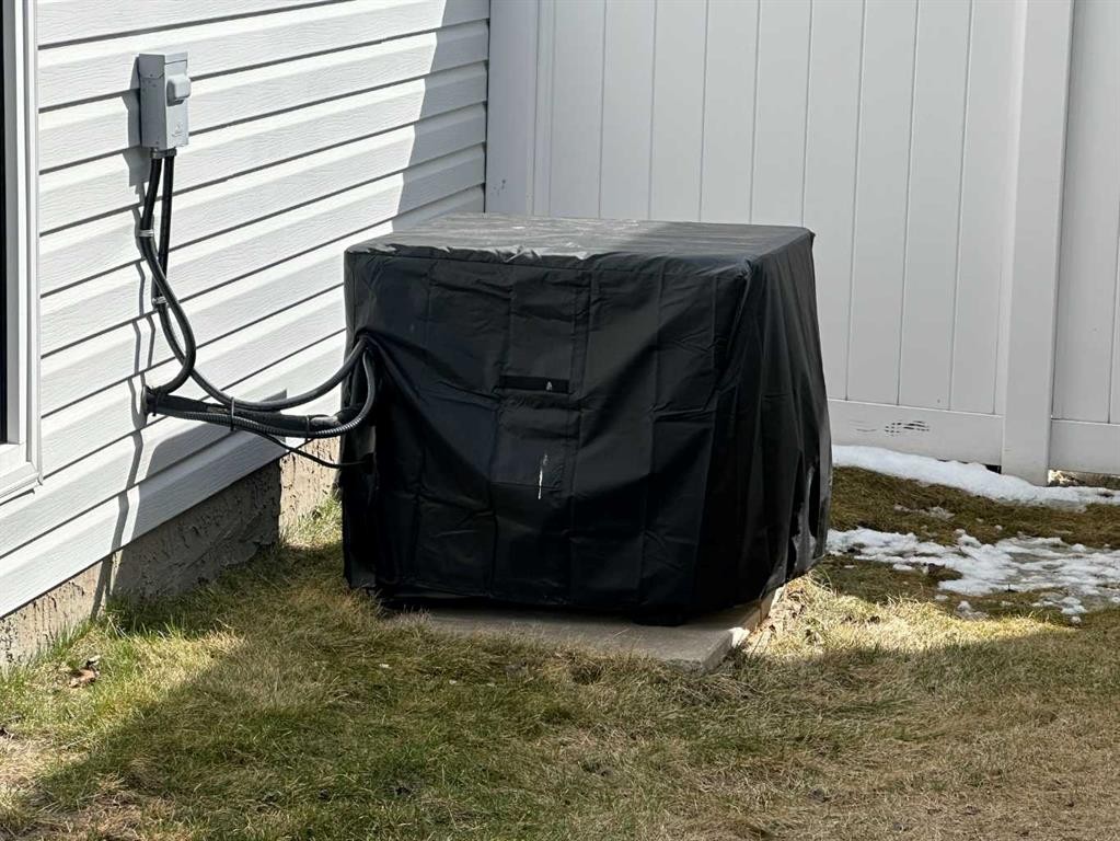 2 Dalton Close, Red Deer, AB - Outdoor