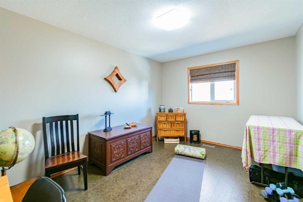 5404 49A Avenue, Alix, AB - Indoor Photo Showing Bedroom