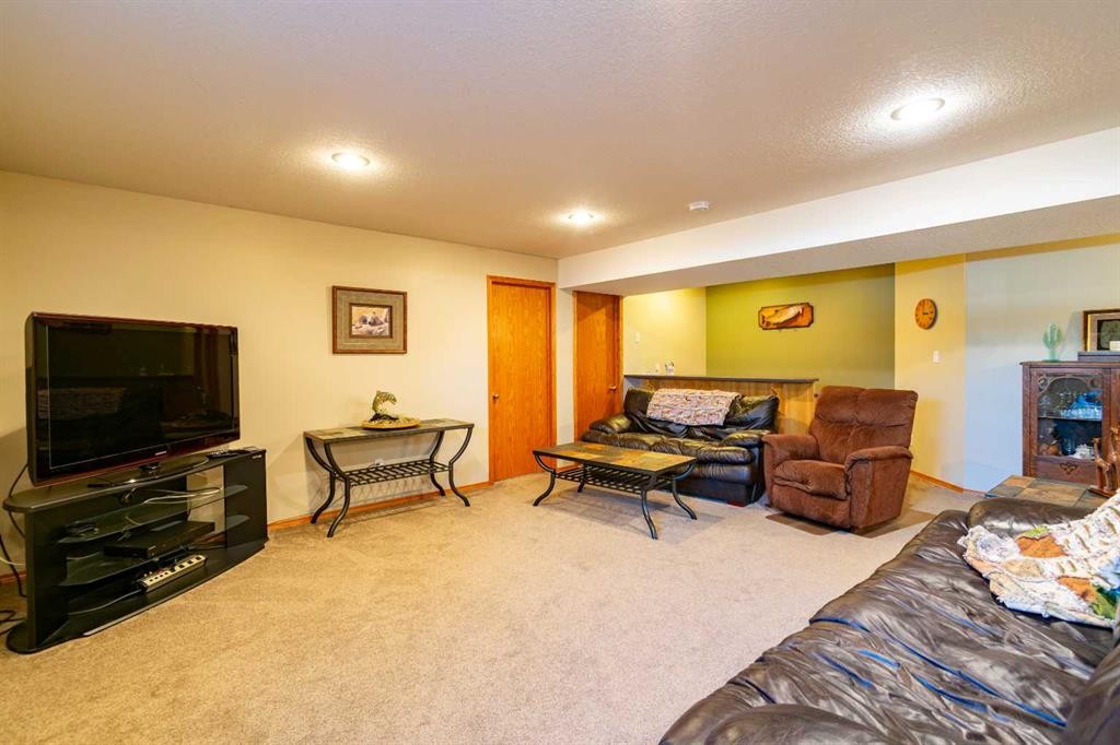 5404 49A Avenue, Alix, AB - Indoor