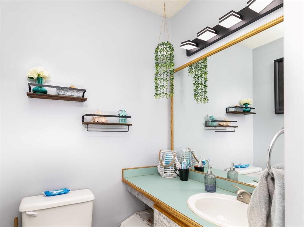 27 Kovac, Red Deer, AB - Indoor Photo Showing Bathroom