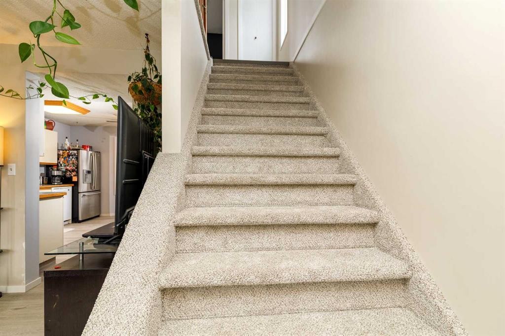 27 Kovac, Red Deer, AB - Indoor Photo Showing Other Room