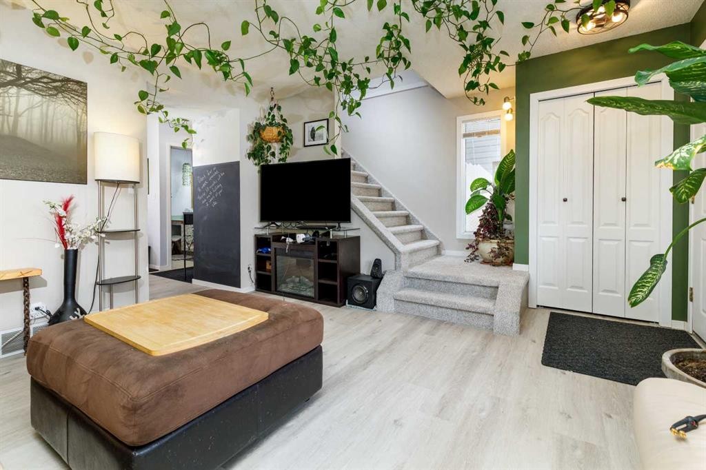 27 Kovac, Red Deer, AB - Indoor