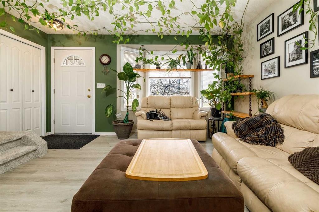 27 Kovac, Red Deer, AB - Indoor