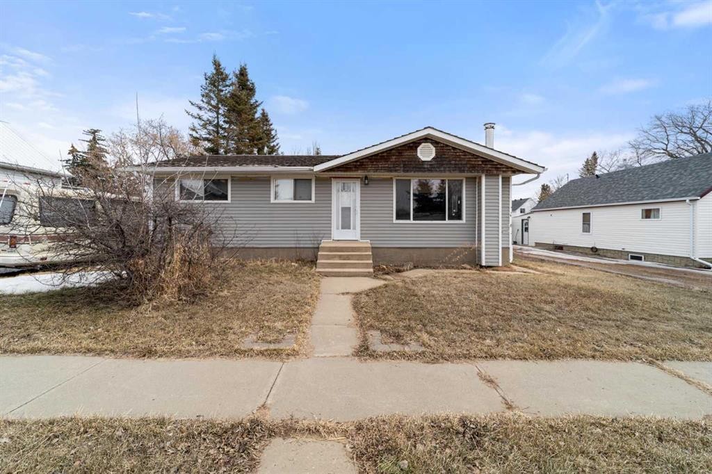 4925 49 Street, Killam, AB - Outdoor