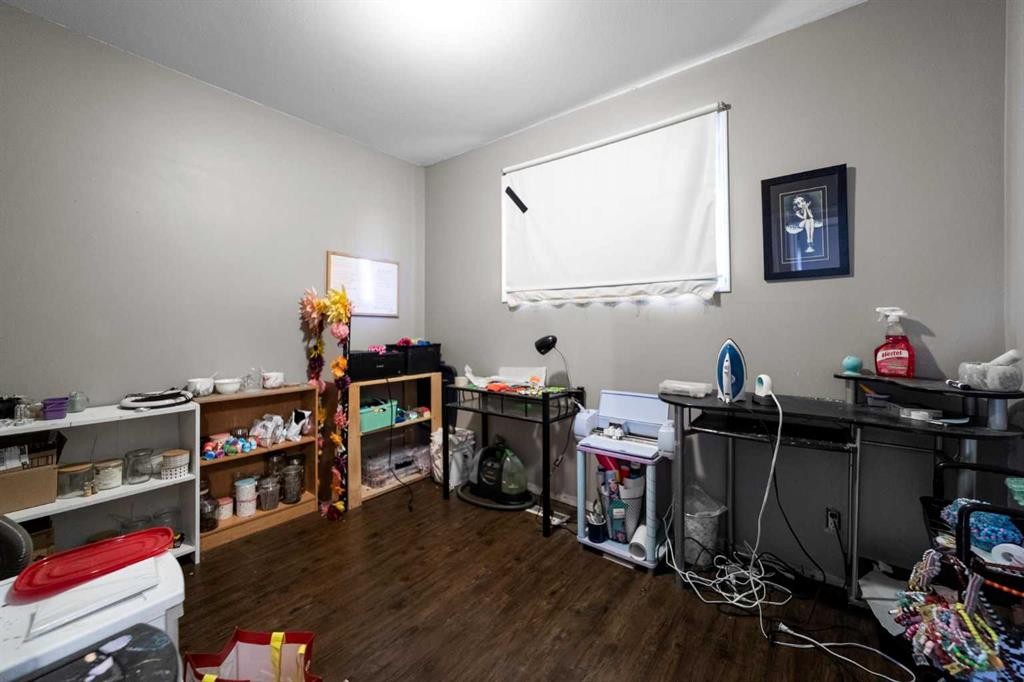 4925 49 Street, Killam, AB - Indoor Photo Showing Office