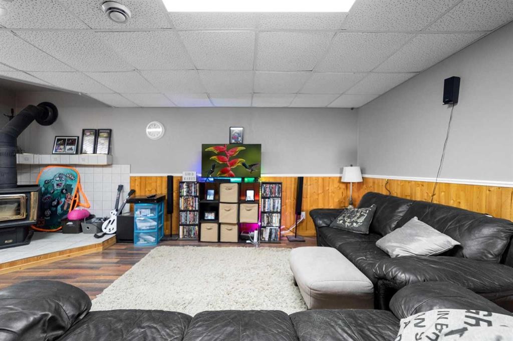 4925 49 Street, Killam, AB - Indoor With Fireplace