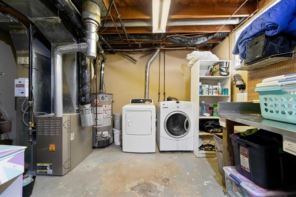 4925 49 Street, Killam, AB - Indoor Photo Showing Laundry Room