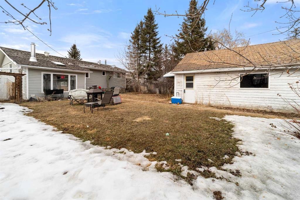 4925 49 Street, Killam, AB - Outdoor