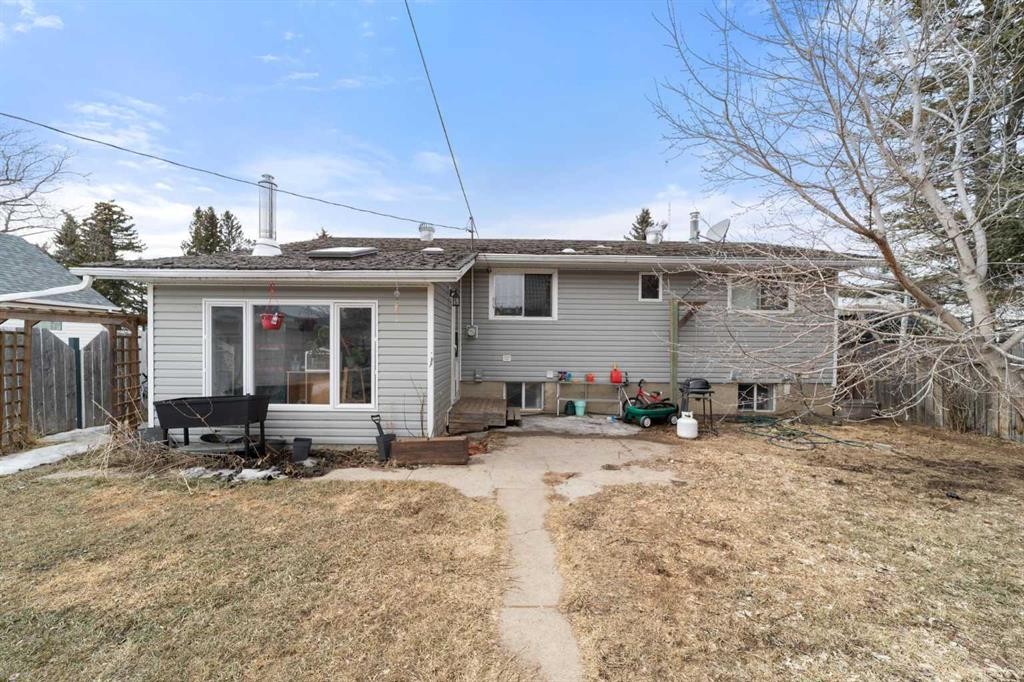 4925 49 Street, Killam, AB - Outdoor