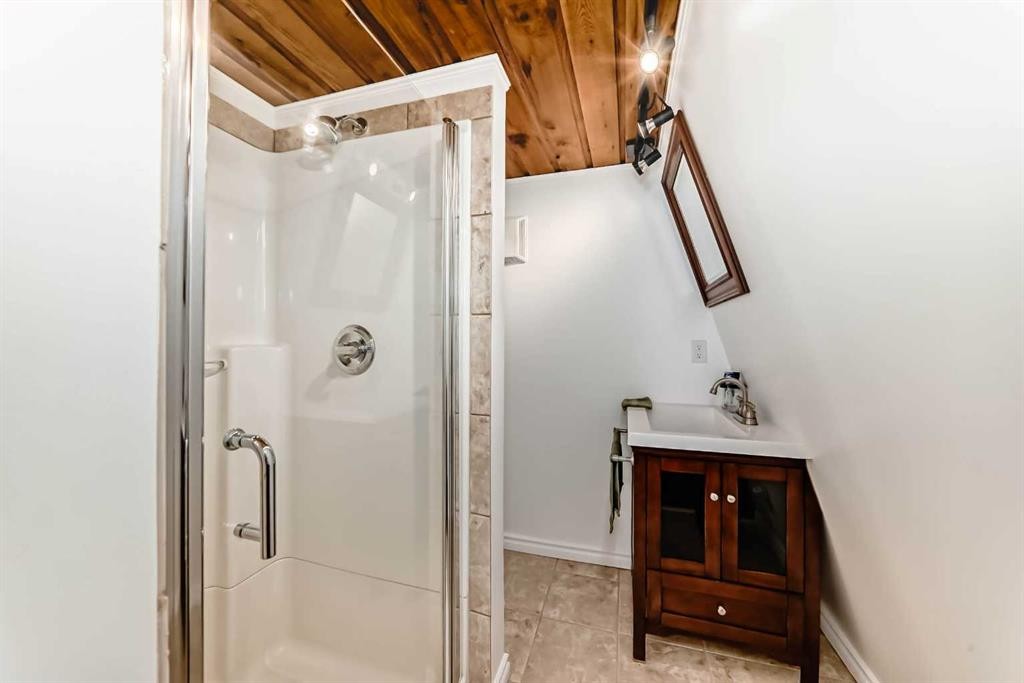 157 Grand Avenue, Norglenwold, AB - Indoor Photo Showing Bathroom